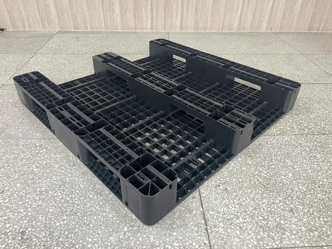 pallet-3-chan-mat-luoi-101