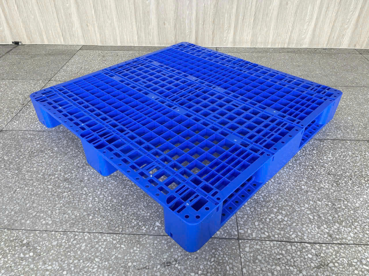 pallet-3-chan-mat-luoi-102