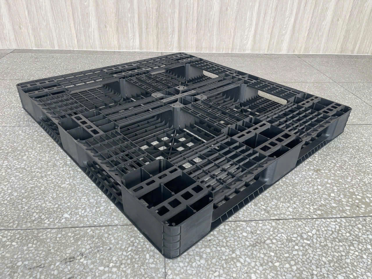 pallet-nhua-luoi (2)